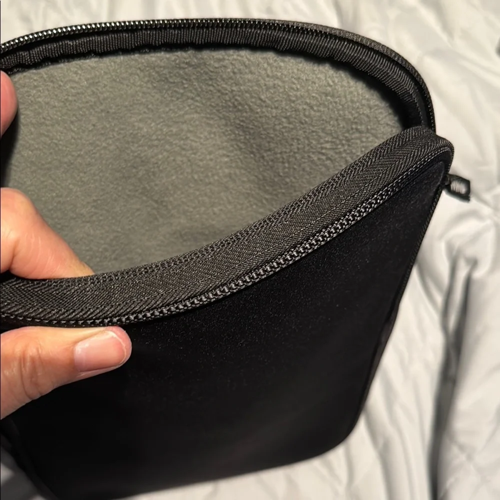 Belkin 11” laptop/tablet sleeve Protective Case, black